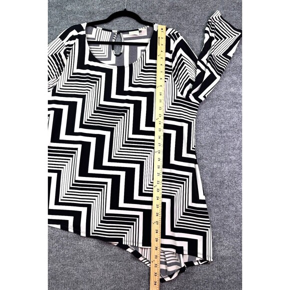 Chicos 3 Black White Geometric Asymmetrical Tunic Top 3/4 Sleeve Stretch - Picture 7 of 14